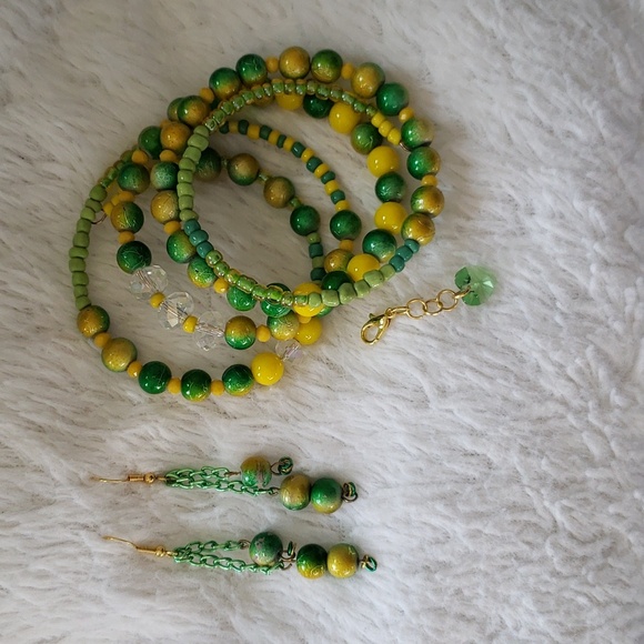 Handmade green/yellow wire wrap bracelet and earrings set - Picture 2 of 4